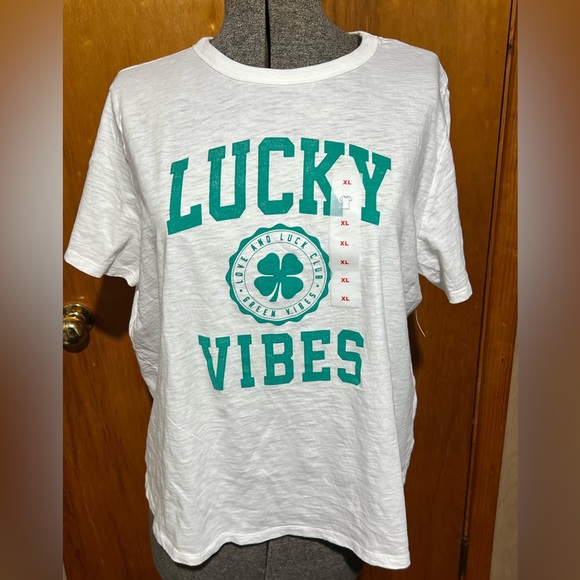 NWT St. Patrick’s Day Lucky Vibes Old Navy T- shirt Size XL - Picture 2 of 6